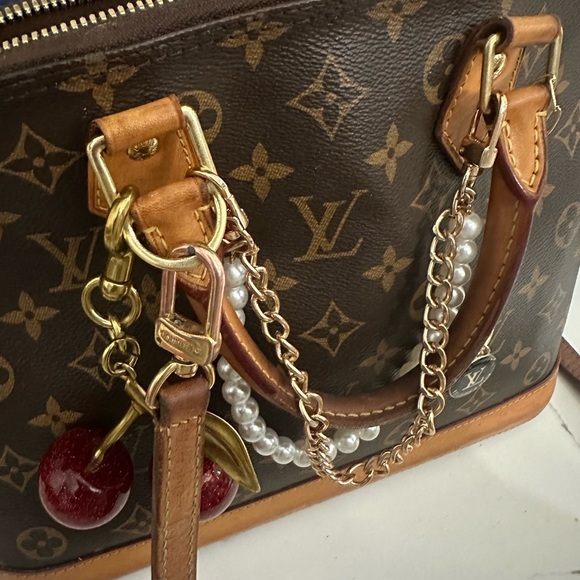 Louis Vuitton Alma PM - Picture 2 of 10